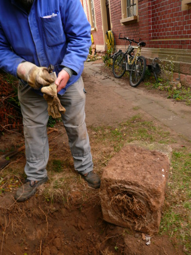 Römisches Wasserleitungselement 2 im Garten